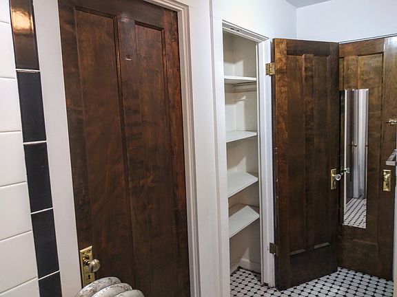 5th image of 709 W Cornelia Ave APT 2