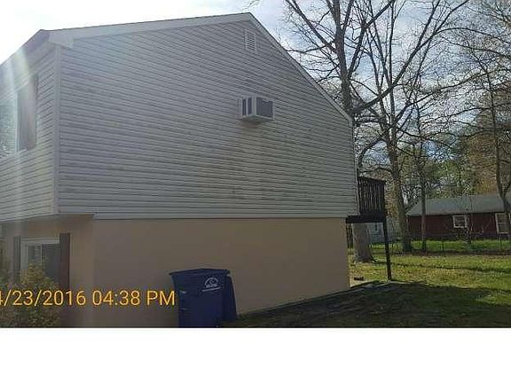 2nd image of 110 Plum St