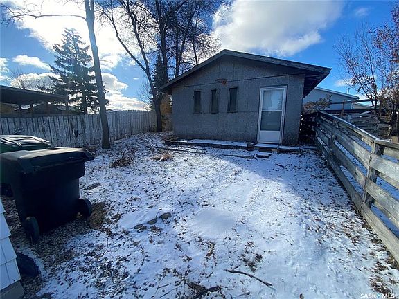 2nd image of 3307 Diefenbaker Dr
