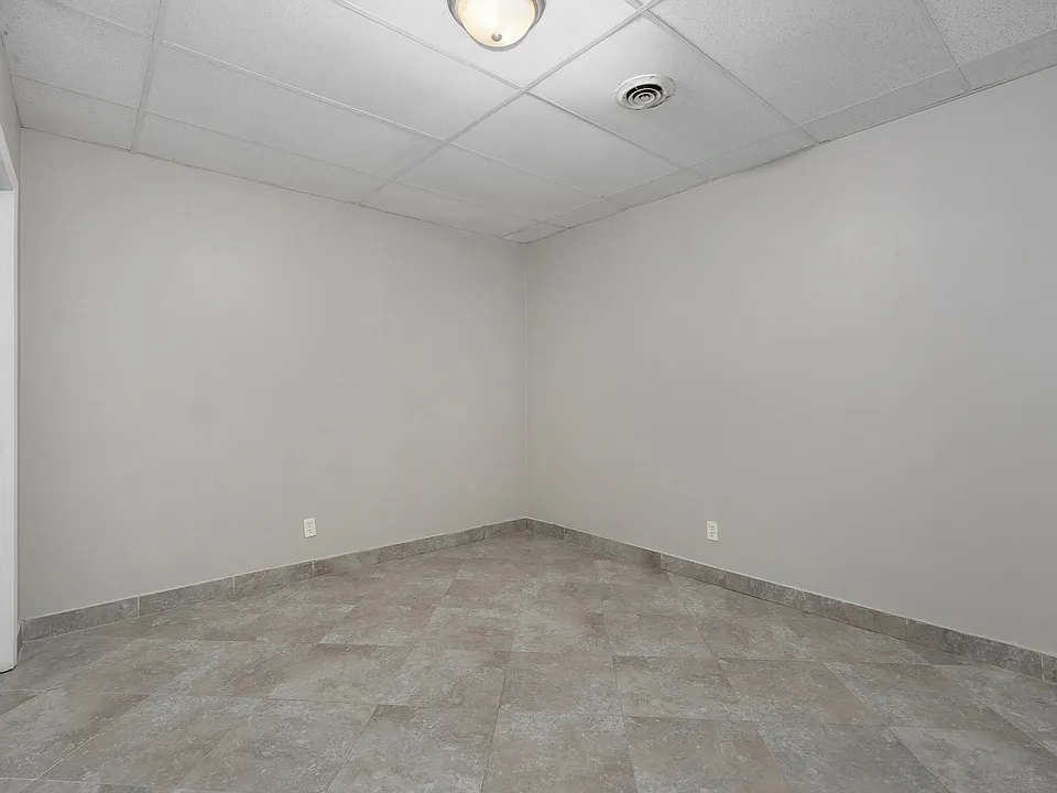 Building Photo 5