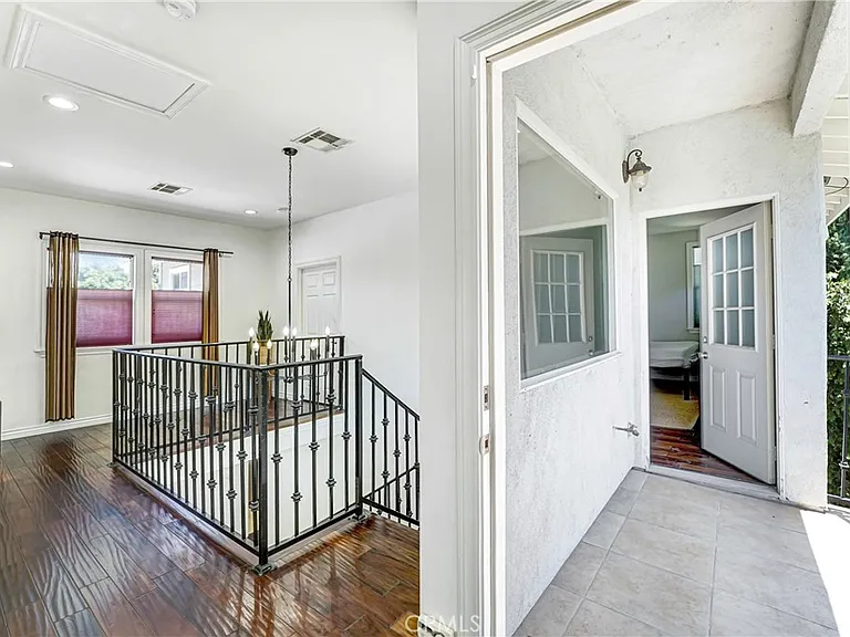 22450 Collins St — Photo 43