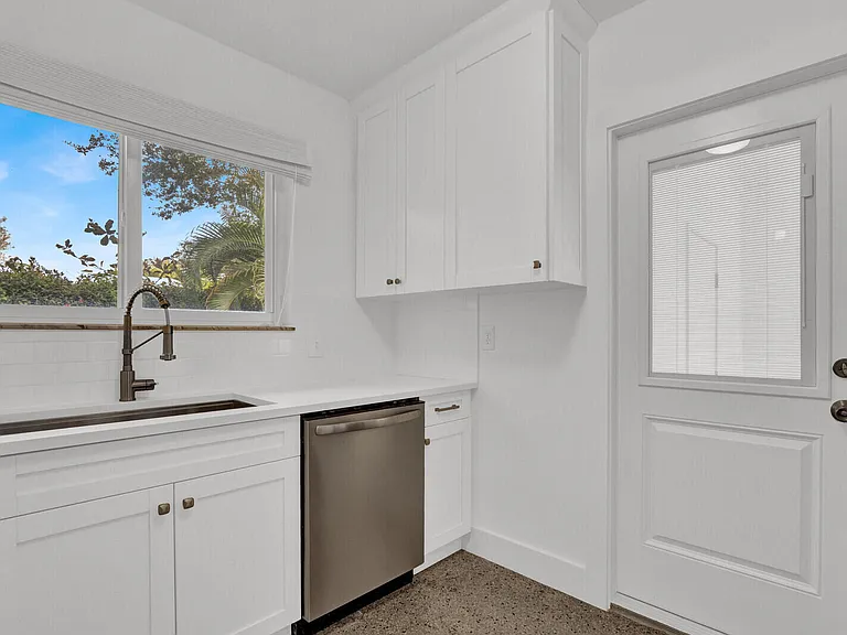 601 Paulina Rd — Photo 13