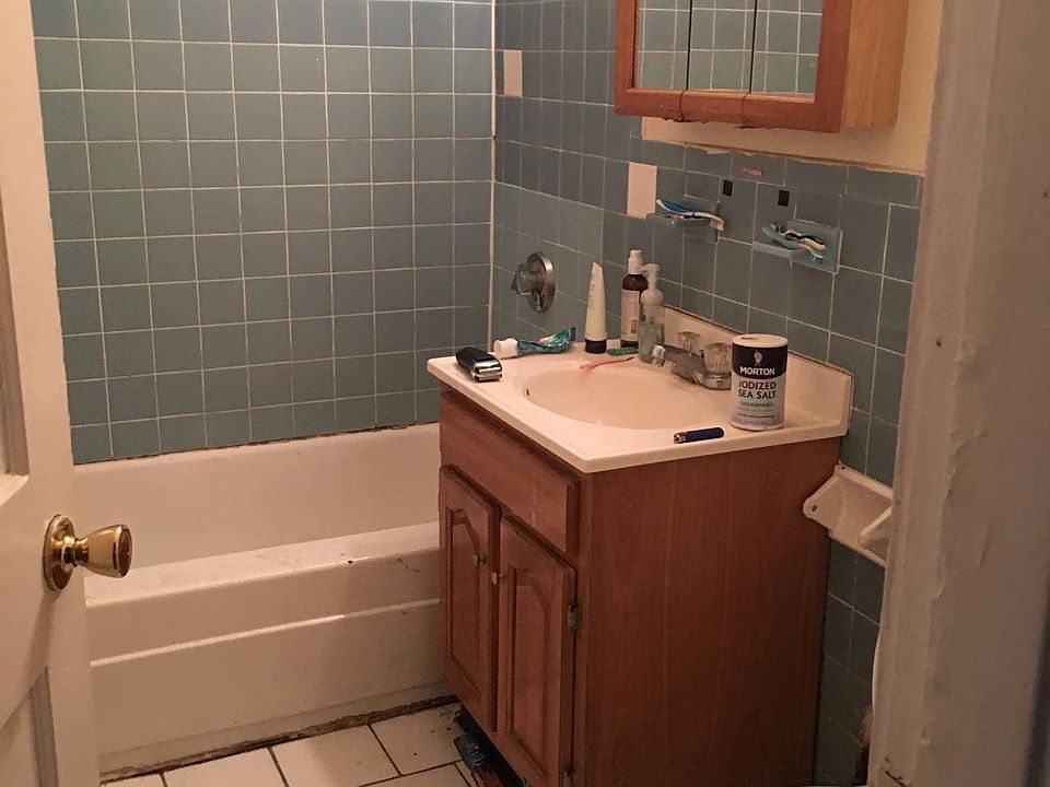 2nd image of 161 Kelton St APT 1Q