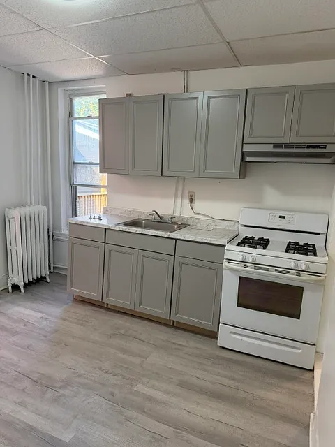 4 bed, 1600 sqft, $1,950 — Photo 2