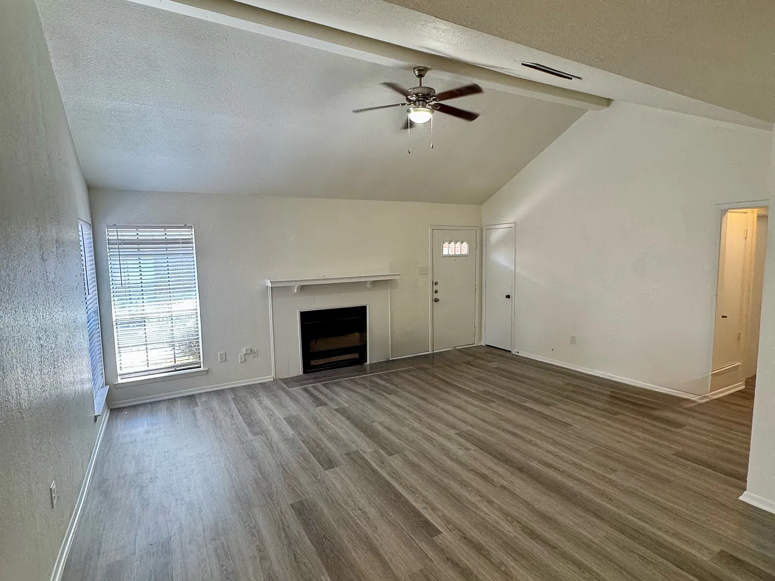 Evergreen Duplexes - 4001 - 4047 Evergreen Street - 4041 — Photo 2