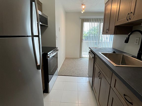 4th image of 2745 Observatory Ave #15