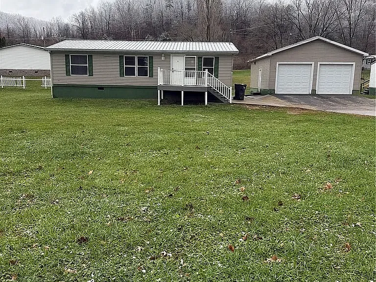 406 Harbour Ln — Photo 1