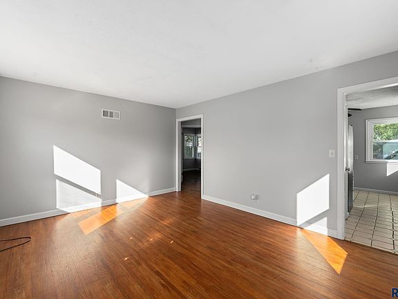 5th image of 3208 S Phillips Ave