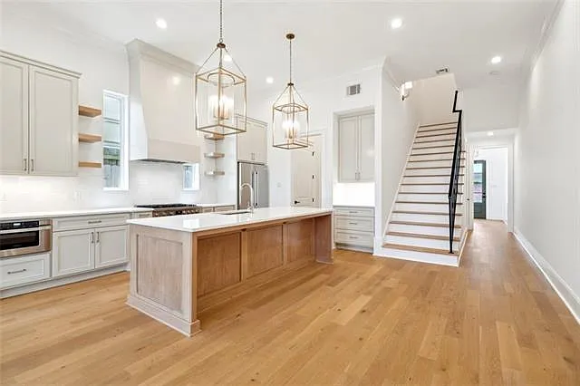325 Focis St — Photo 5