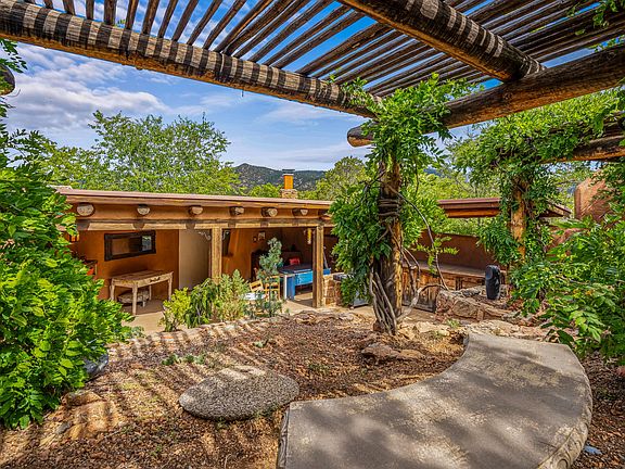 3rd image of 640 Camino De La Luz