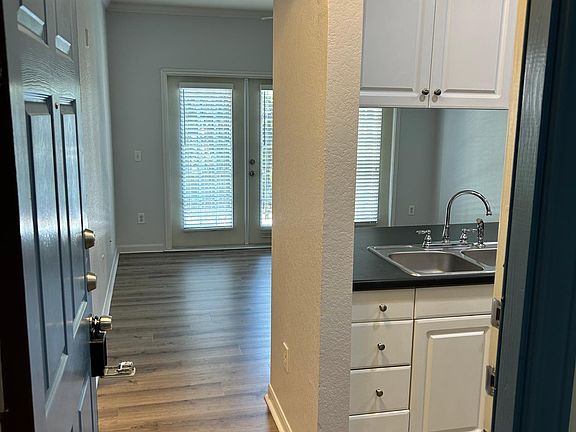 3rd image of 860 N Orange Ave APT 115