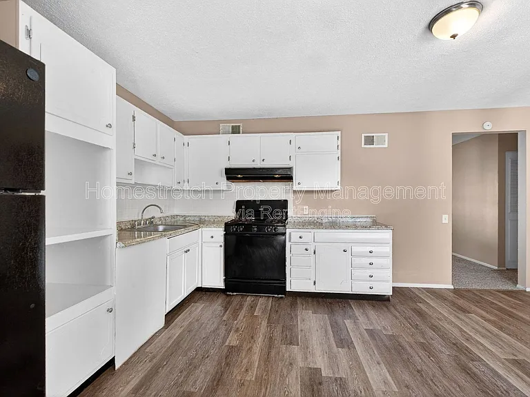 1310 Petite Dr — Photo 4