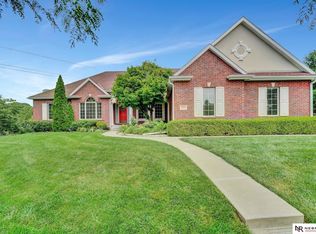 8740 Augusta Cir, Lincoln, NE 68526