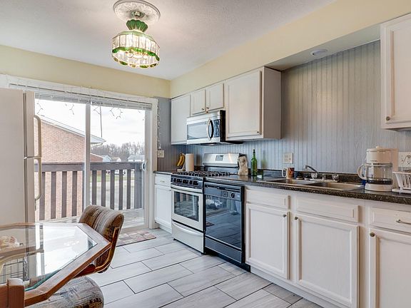 UPDATED KITCHEN W/ DISHWASHER