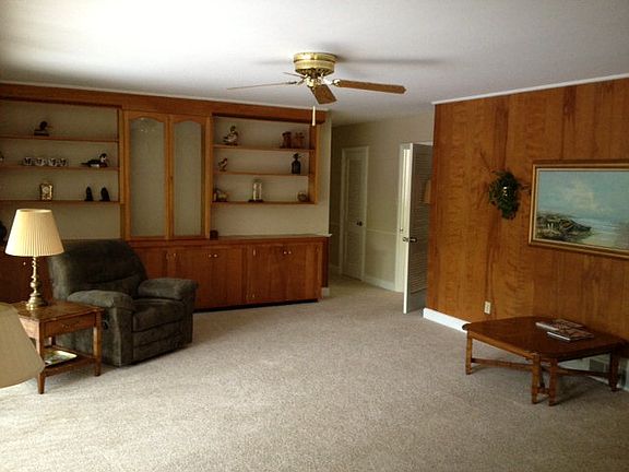 4th image of 221 Forest Dr W