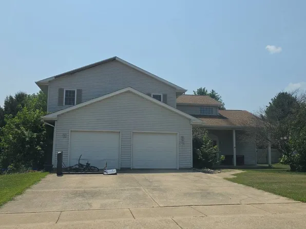 805 E Boone St, Tolono, IL 61880