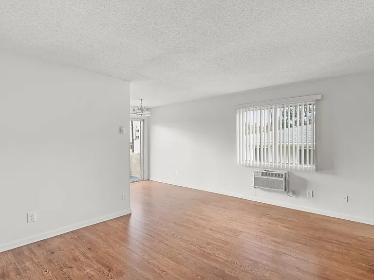 1530 Corinth Ave #7 — Photo 7