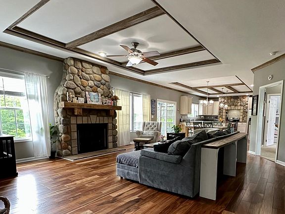 4th image of 142 Hickory Hill Overlook Ct