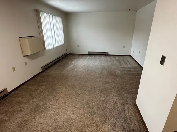 520 Friendship Cir, Milbank, SD 57252