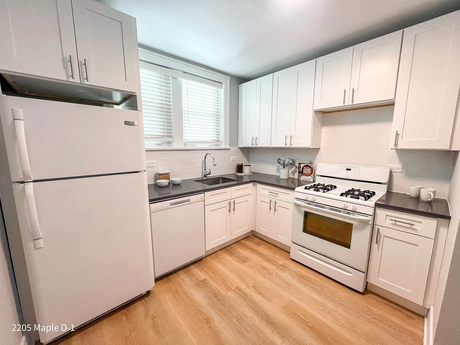2201-07 Maple Ave — Photo 4