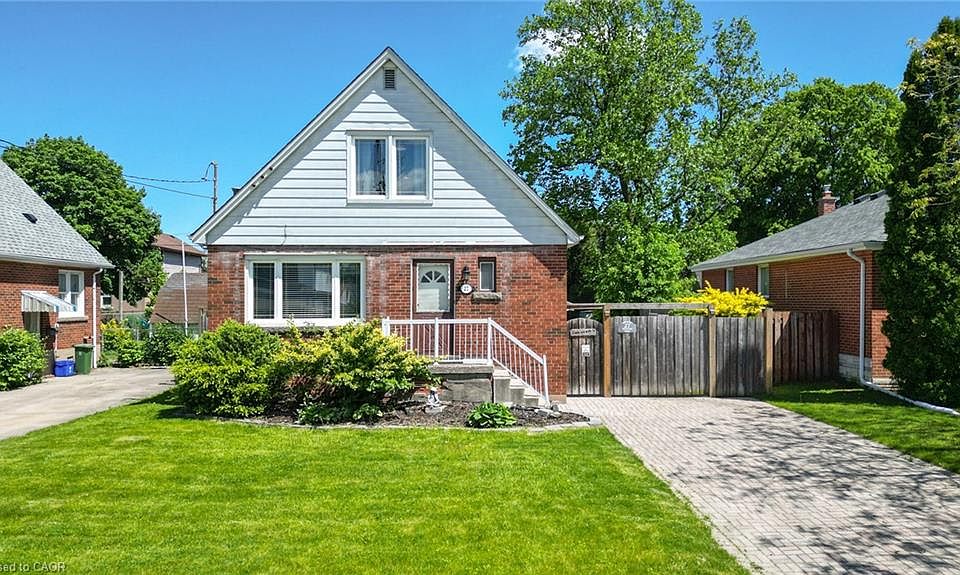 1st image of 27 Delevan Cres
