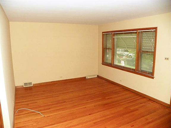3rd image of 2620 N Mont Clare Ave