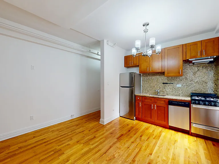 245 W 51st St #68 — Photo 4