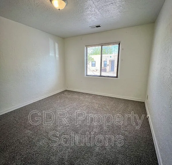 3529 Ross Ave SE — Photo 38