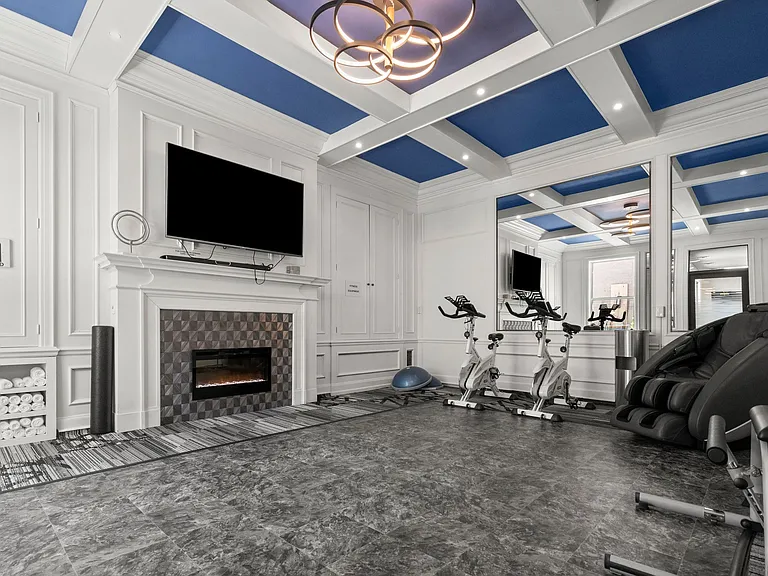 Lux Apartments — Photo 32