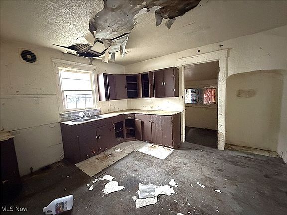 4th image of 513 N Charles St