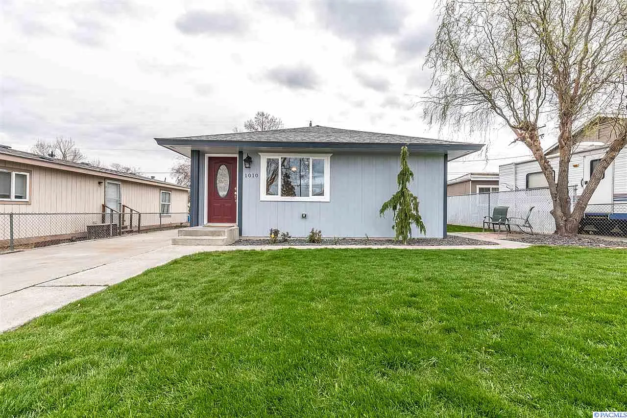 1010 Winslow Ave photo 1
