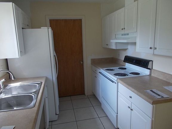 4th image of 420 Lancaster Ave