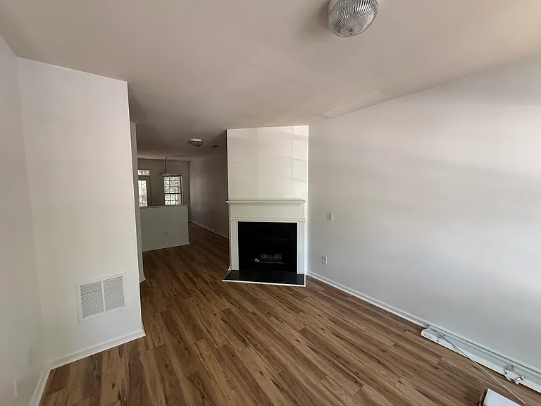 2179 Dillard Xing — Photo 3