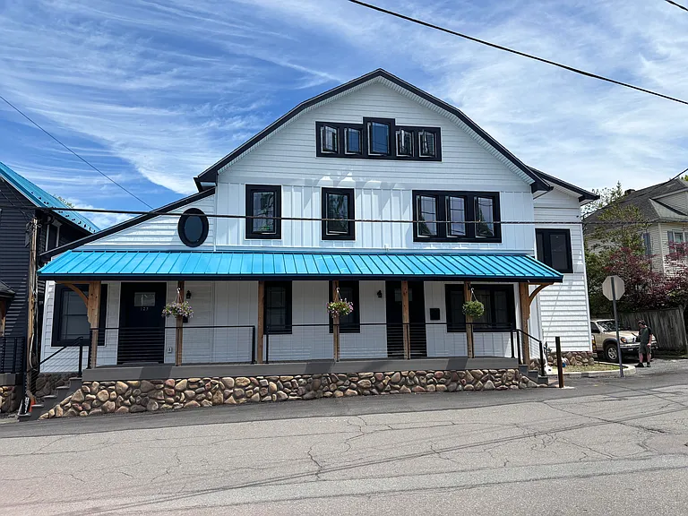 121 Main St #4 — Photo 1