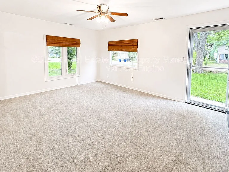8400 Greenwood Rd — Photo 3