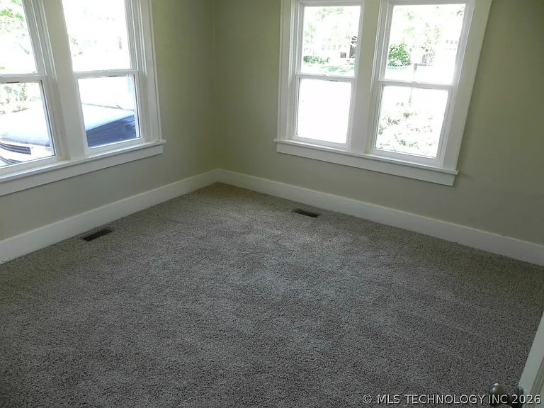 2206 E 19th St — Photo 9