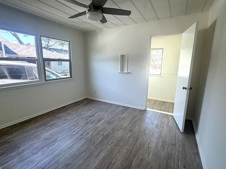2945 De La Vina St #C — Photo 8