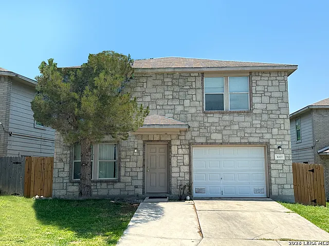 4 bed, 2.5 bath, 2165 sqft, $1,700 — Photo 1
