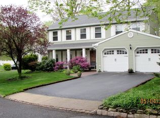 7 Tall Oaks Ter, Matawan, NJ 07747