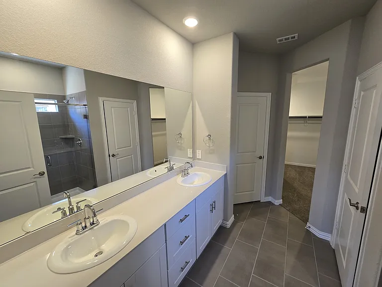 2223 Cliff Springs Dr — Photo 17