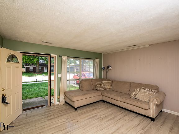 3rd image of 511 Beechwood Dr