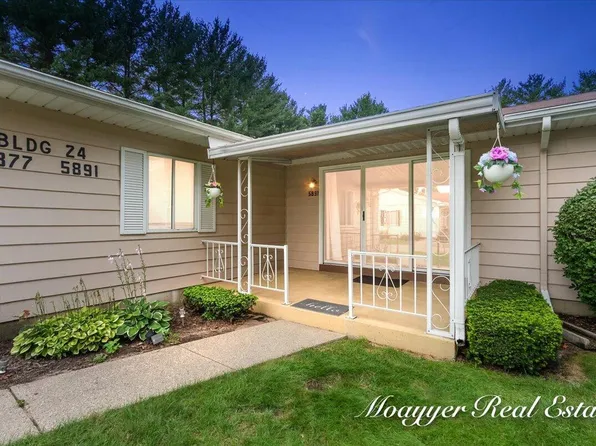 5891 Leisure South Dr SE, Kentwood, MI 49548