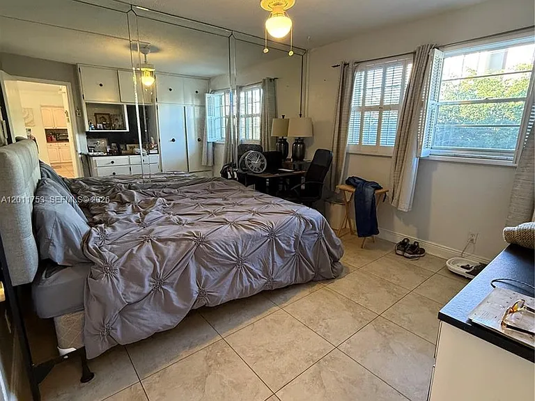 500 NE 14th Ave #302 — Photo 3