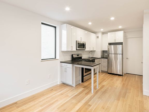 4th image of 15 W 119th St #3B