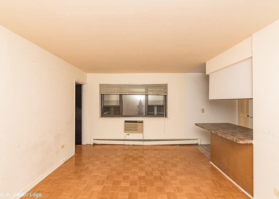 1st image of 3160 N Cambridge Ave #1628