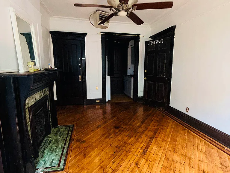562 Macon St #4 — Photo 2