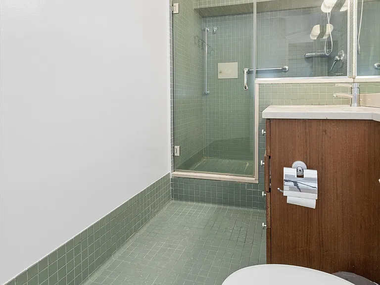 421 Hudson St #517 — Photo 11