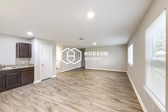9943 Valley Wind Dr — Photo 6