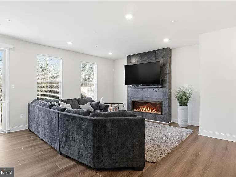 16416 Fife Way — Photo 6