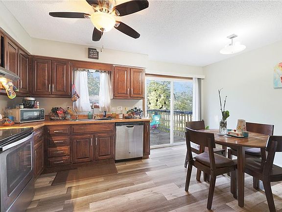 3rd image of 2405 Pearson Cir